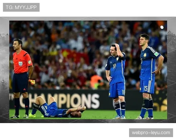 足球新星闪耀赛场：未来巨星崭露头角引全球瞩目